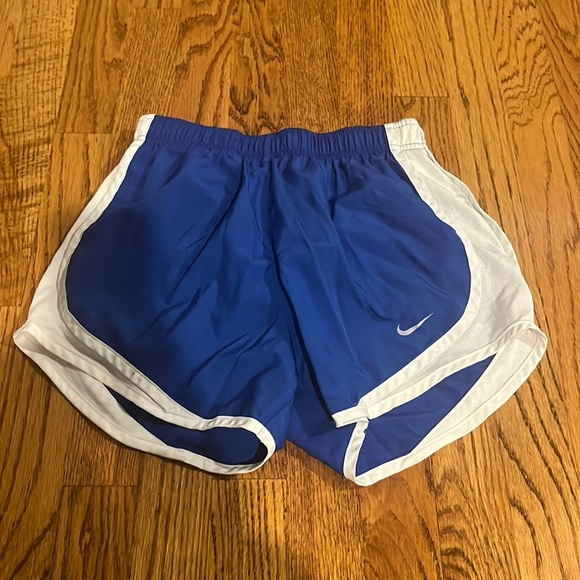 Nike Woman’s Blue Athletic Shorts Size XS - Picture 1 of 3